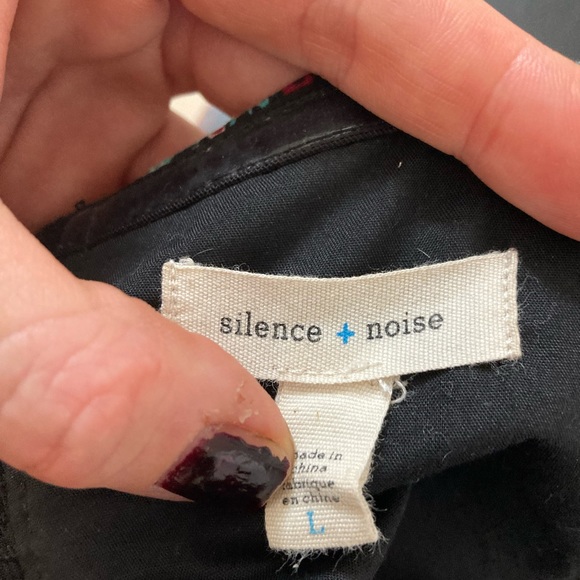 Silence and noise zip front crop top size L - Picture 4 of 4